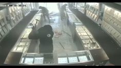 CAUGHT ON CAMERA: Jewelry store heist