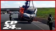 Car pulled out of pond in Mississauga after driver swerves off Highway 401